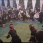 Sanggar Ambun Bajelo Cimpu Surantih saat tampil di pesta masyarakat 