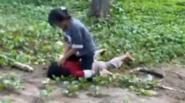 Tangkapan layar video viral perkelahian pelajar perempuan di Pesisir Selatan 