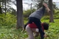 Tangkapan layar video viral perkelahian pelajar perempuan di Pesisir Selatan 