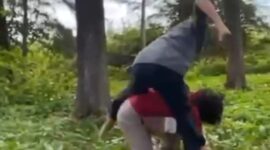 Tangkapan layar video viral perkelahian pelajar perempuan di Pesisir Selatan 