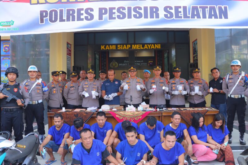 Polres Pesisir Selatan saat menggelar konferensi pers di Mapolres setempat