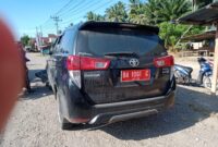 Mobil dinas Pemkab Pesisir Selatan terlibat kecelakaan di Kecamatan Sutera, Kamis (4/7). Foto: BRN/bandasapuluah.com