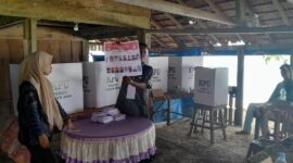 Perhitungan suara PSU DPD RI dapil Sumbar di salah satu TPS di Pesisir Selatan 