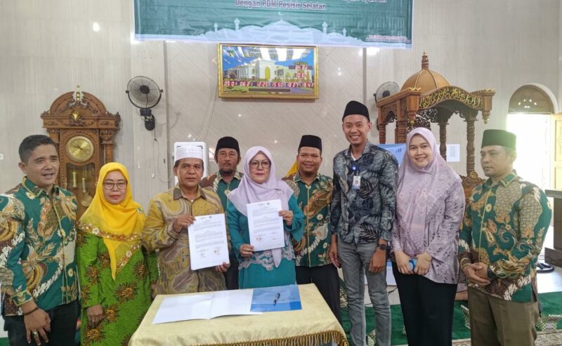 Bank Nagari Painan menandatangani Perjanjian Kerjasama (PKS) dengan pengurus Muhammadiyah dan Aisyiah Kabupaten Pesisir Selatan, 