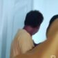 Tangkapan layar video viral oknum wali nagari di Pesisir Selatan yang Digrebek warga, ia diduga berselingkuh dengan istri sah orang lain