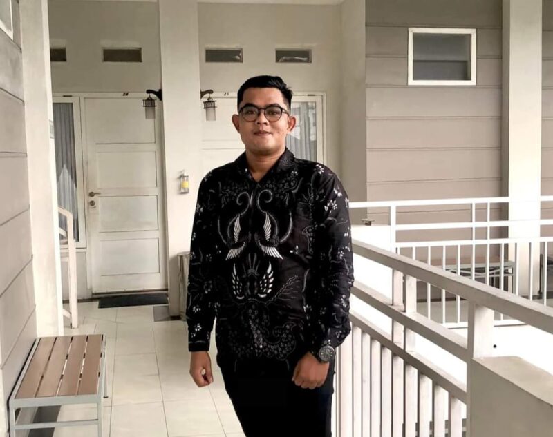Anggota KPU Pessel Dede Desmana 