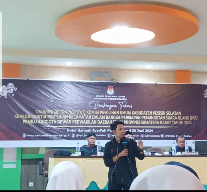 Syafrijal Chan (Koordinator Divisi Teknis dan Penyelenggara Pemilu KPU Pessel)