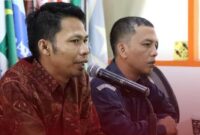 Anggota KPU Pessel Syafrijal Chan (kiri)