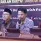 Koordinator Divisi Teknik Penyelenggara KPU Pessel Syafrijal Chan (tengah)