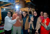 Bupati Pesisir Selatan periode 1995-2005 Darizal Basir bersama pasangan calon bupati dan wakil bupati Pessel nomor urut 2 Hendrajoni dan Risnaldi Ibrahim