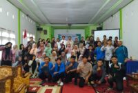 Ketua Bawaslu Pesisir Selatan Afriki foto bersama pengurus HMI Komisariat Tarbiyah Cabang Pesisir Selatan dalam acara Seminar Publik di STAI Balai Salasa, Rabu (13/11/2024)