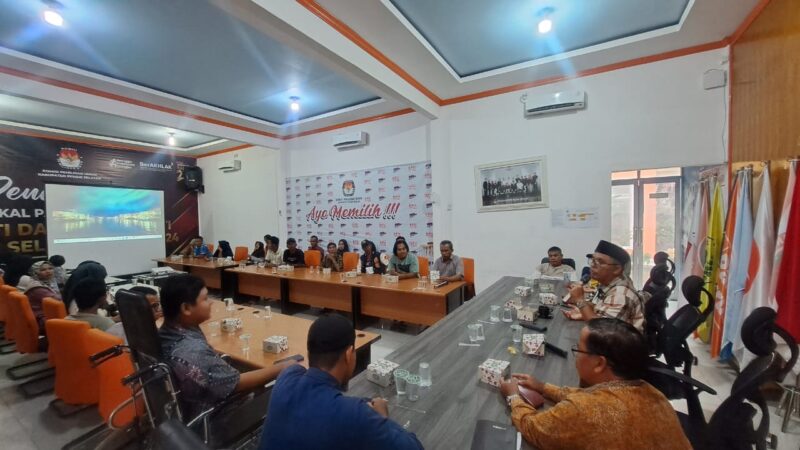 KPU Pessel mengadakan sosialisasi Pilkada Serentak 2024 bersama Persatuan Penyandang Disabilitas Indonesia (PPDI) pada Sabtu, 16 November 2024 di Aula Kantor KPU setempat