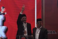 Pasangan Calon Bupati dan Wakil Bupati Pesisir Selatan nomor urut 2 Hendrajoni-Risnaldi Ibrahim saat tampil di Debat Publik Kedua Pilkada Pessel 2024, Kamis (14/11/2024)