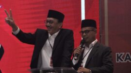 Pasangan Calon Bupati dan Wakil Bupati Pesisir Selatan nomor urut 2 Hendrajoni-Risnaldi Ibrahim saat tampil di Debat Publik Kedua  Pilkada Pessel 2024, Kamis (14/11/2024)