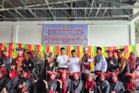 Wakil Bupati Pesisir Selatan terpilih Risnaldi Ibrahim saat foto bersama dengan pengurus PKPS Penarik, Kabupaten Muko-muko, Provinsi Bengkulu, Ahad (8/12/2024).