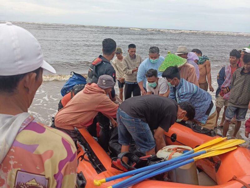 2 orang nelayan yang dinyatakan hilang berhasil ditemukan oleh Tim Gabungan pada Rabu (11/12/2024). Foto: BPBD Pesisir Selatan 