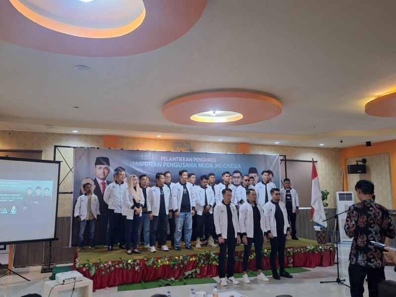 Pelantikan pengurus dan anggota BPC Himpunan Pengusaha Muda Indonesia (HIPMI) Kabupaten Pesisir Selatan di Hannah Hotel Syariah, Ahad (15/12/2024)
