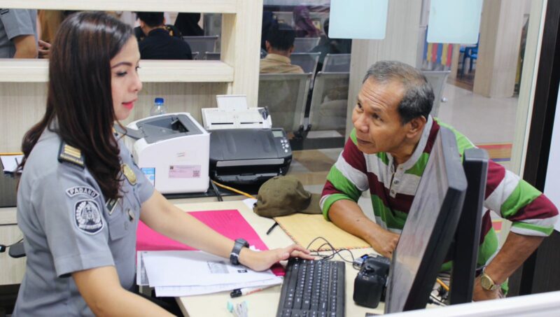 Kantor Imigrasi (Kanim) Kelas 1 TPI Padang secara resmi menerapkan tarif baru paspor dan e-paspor