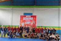 Foto bersama seusai pembukaan Venom Tournament Cup di Lapangan Futsal Keluarga, Kecamatan Lengayang, Kamis (19/12/2024)