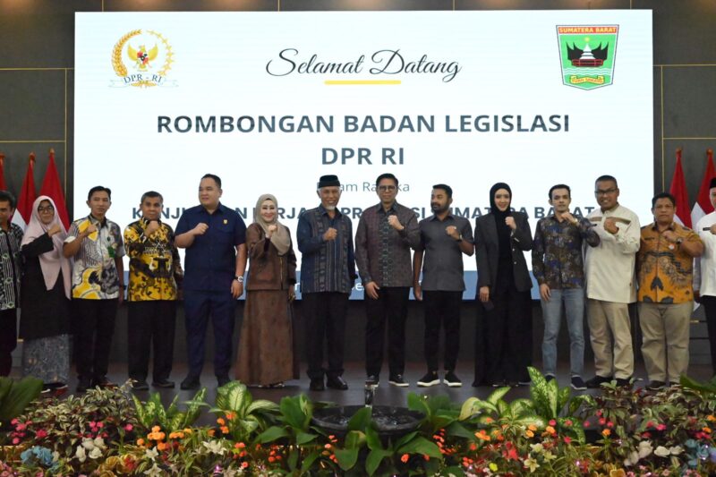 Rombongan Badan Legislatif DPR RI saat melakukan kunjungan kerja di Sumatera Barat 