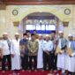 Risnaldi Ibrahim foto bersama saat  menghadiri pengukuhan imaam khatib di Masjid Nurul Yaqin Koto Merapak, Nagari Koto Nan Tigo Selatan Surantih, Kecamatan Sutera, Jumat (6/12/2024)