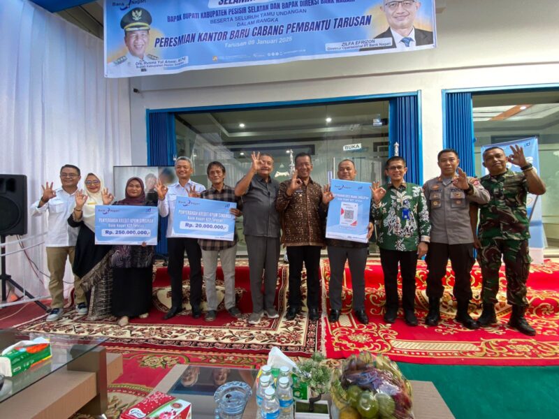 Foto bersama peresmian Kantor Bank Nagari Cabang Pembantu Tarusan