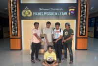 Seorang pemuda di Surantih berinisial ARA ditangkap Satresnarkoba Polres Pessel karena ketahuan menyimpan paket sabu di bawah atap seng rumahnya, Rabu (5/3/2025) dinihari.