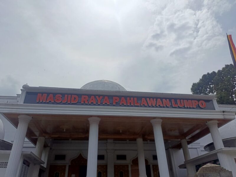 Masjid Raya Pahlawan Lumpo, saksi bisu sejarah saat Belanda membombardir daerah tersebut saat Agresi Militer Belanda II
