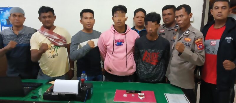 Unit Reskrim Polsek Bayang berhasil menangkap dua pria yang diduga terlibat dalam penyalahgunaan narkotika golongan I jenis sabu di Jalan Baru, Kampung Pasar Baru, Nagari Pasar Baru, Kecamatan Bayang, Kabupaten Pesisir Selatan.