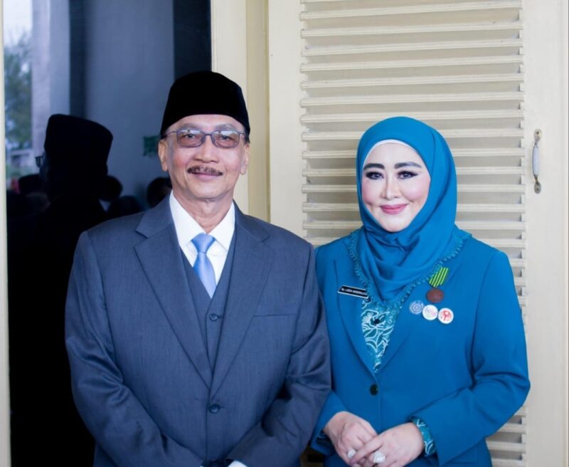 Bupati Pesisir Selatan Hendrajoni Dt Bando Basau dan Ketua TP-PKK Pesisir Selatan Lisda Hendrajoni 