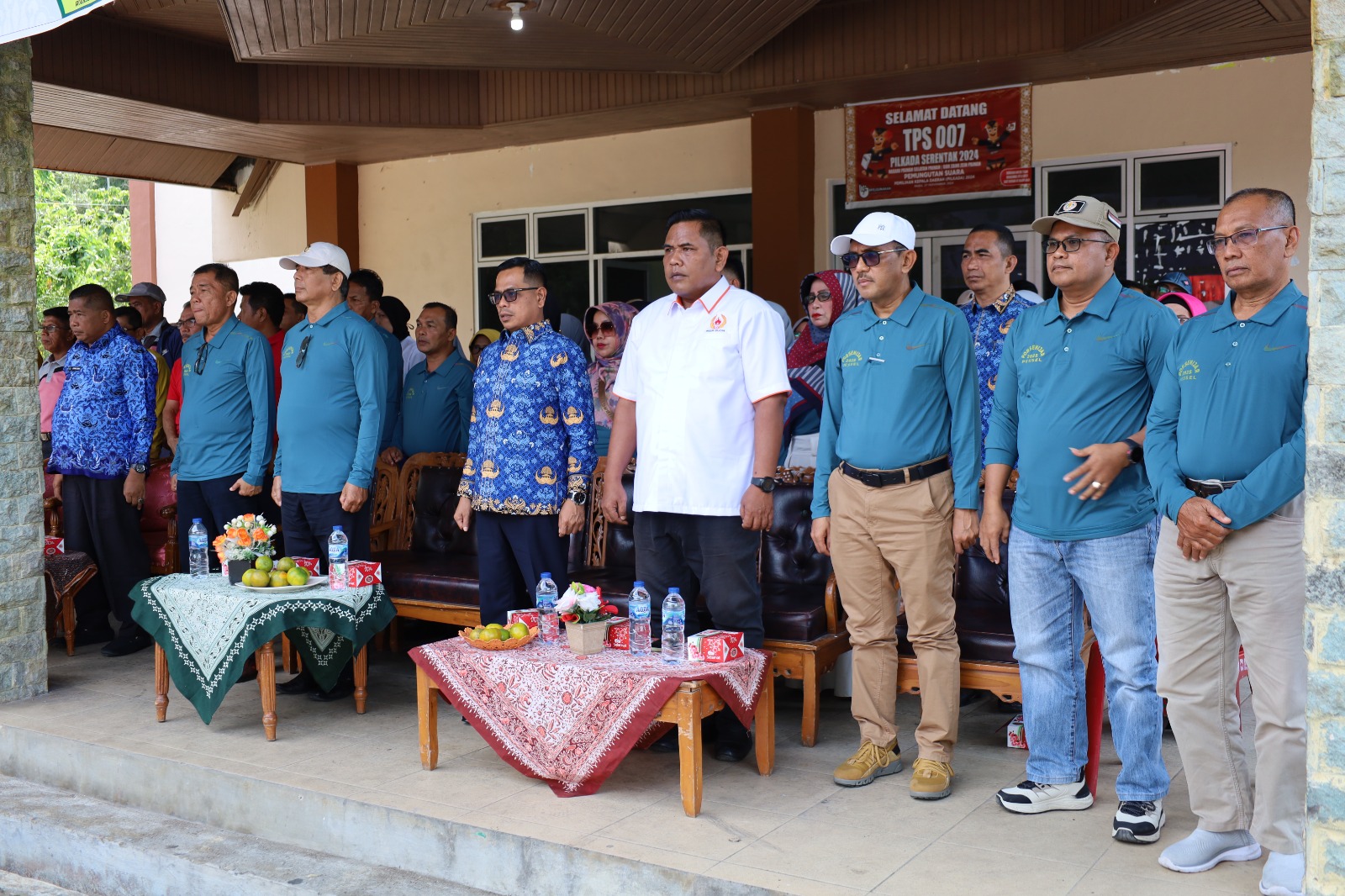 Wakil Bupati Pesisir Selatan Risnaldi Ibrahim saat menghadiri pembukaan Porsenijar PGRI Pesisir Selatan 2025 di GOR Zaini Zen