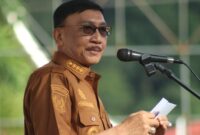 Bupati Pesisir Selatan Hendrajoni Dt Bando Basau saat memberikan amanat dalam apel bersama di Halaman Kantor Bupati setempat 