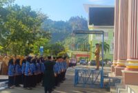 Wakil Bupati Pesisir Selatan Risnaldi Ibrahim saat mengambil sumpah jabatan 25 PPPK Formasi Tahun 2024 Tahap II di Halaman Kantor Bupati, Senin (13/10/2025).