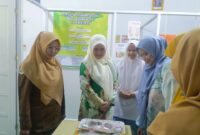 Ketua GOW Pesisir Selatan Oktarina Risnaldi saat meninjau langsung pelaksanaan program Usaha Kesehatan Sekolah (UKS) serta kesiapan SMAN 1 Batang Kapas dalam menghadapi penilaian stratifikasi sekolah sehat tingkat Provinsi Sumatera Barat.