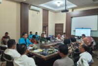 Ketua KNPI Pesisir Selatan Rahmad Ardiansyah (jas biru) saat menghadiri rapat persiapan upacara peringatan Sumpah Pemuda tingkat Kabupaten ke-97  Tahun