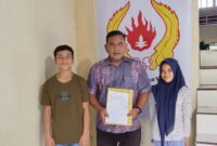 Plt Ketua KONI Pesisir Selatan M Adli bersama dengan atlet yang akan bertanding di POPNAS 2025