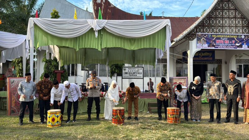 Wakil Bupati Pesisir Selatan Risnaldi Ibrahim saat membuka MTQ ke-5 Tingkat Kecamatan Basa Ampek Balai Tapan, Rabu (29/10/2025)