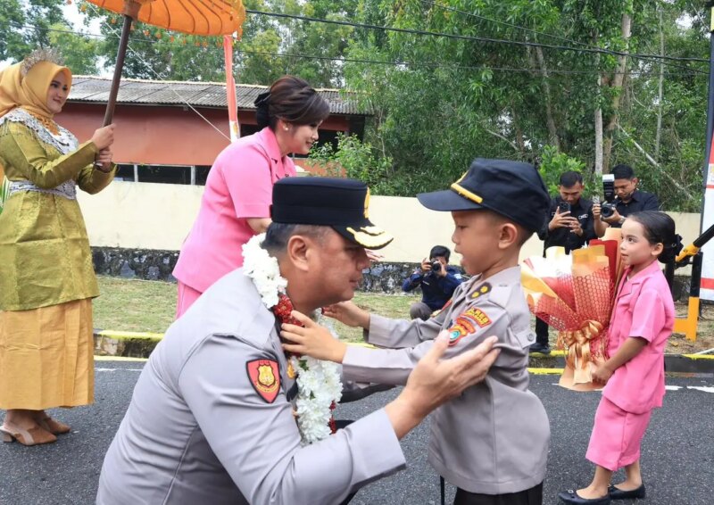 Dengan sambutan meriah, Kapolda Babel meninjau pelaksanaan tugas kepolisian di Bangka Barat

