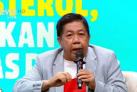Effendi Gazali mengatakan, anehnya ijazah tersebut tidak dicantumkan tanda tangan pembimbing pada lembar pengesahannya

