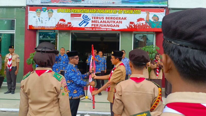 Wakil Bupati Pesisir Selatan Risnaldi Ibrahim saat melepas kontingen kwarcab 0301 Gerakan Pramuka Pesisir Selatan 