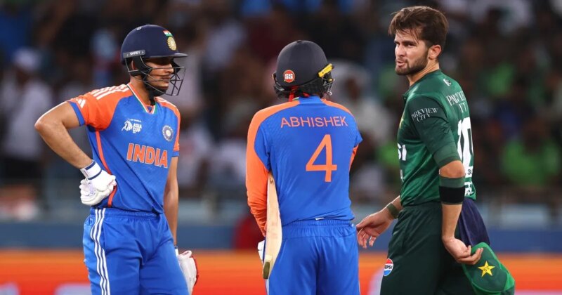 Jasprit Bumrah, kanan, akan mempelopori serangan bowling India di Piala Dunia T20 2026, yang akan dipentaskan di India dan Sri Lanka (File: Francois Nel/Getty Images)