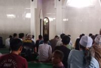 Jalin Silaturahmi, Personil Polres Serang Polsek Serkot Gelar Salat Jumat di Masjid Jami Al-Huda –

