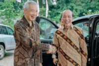 Netizen menyoroti rambut Jokowi yang semakin tipis saat bertemu Lee Hsien Loong

