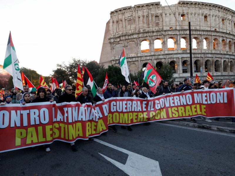 Puluhan ribu orang berdemonstrasi di Eropa, menuntut keadilan atas perang Gaza yang dilakukan Israel | Berita Gaza

