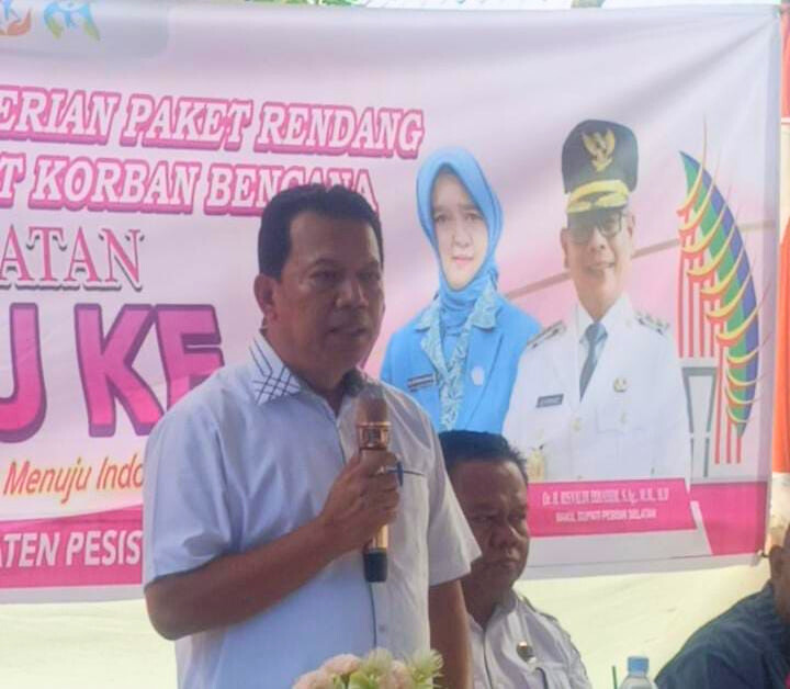Sekdakab Pesisir Selatan Zainal Arifin saat memberikan sambutan dalam acara peringatan Hari Ibu ke-97 di Kecamatan IV Nagari Bayang Utara