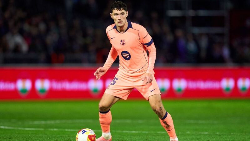 Andreas Christensen harus absen lama setelah mengalami cedera ACL sebagian saat latihan. <cite>Foto oleh Angel Martinez/Getty Images</cite>
