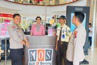Anggota Polsek Cipocok Jaya Jaga Piket Polsek Serkot Saat Patroli Dialog di Mall Pusat Perbelanjaan Serang –

