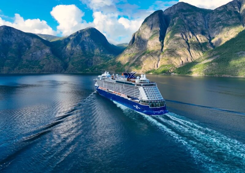 Celebrity Cruises Meluncurkan Penjualan Gelombang

