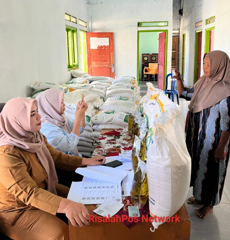 Distribusi Beras dan Minyak Goreng kepada 180 KPM KPM di Kampung Rantau Jaya

