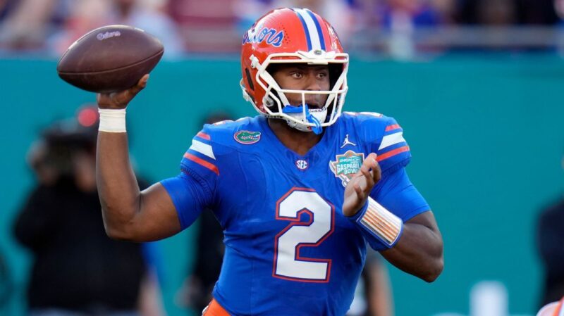 DJ Lagway menyelesaikan 63,2% operannya untuk 2,264 yard musim ini sambil melemparkan 16 operan touchdown dan 14 intersepsi. <cite>Foto AP/Chris O’Meara</cite>